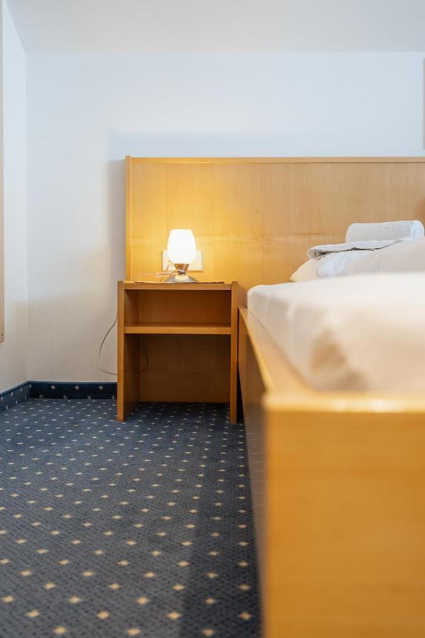 Hotel Pension Wilma シュルンス エクステリア 写真